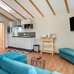 Nyaraló Familienurlaub Mit Pool,