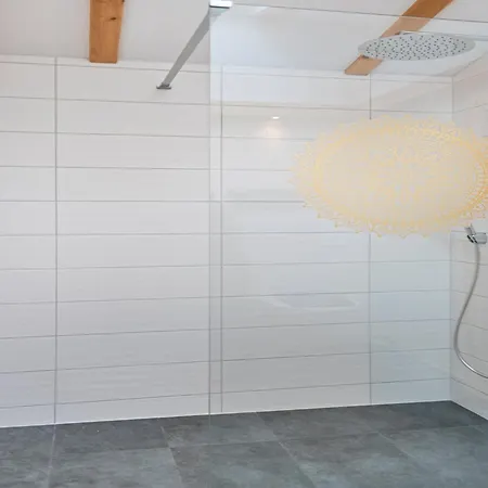 בית נופש Familienurlaub Mit Pool, *